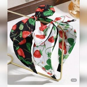 🆕️🍓 BLACK & WHITE STRAWBERRY WIDE HEADBANDS WITH BOW - SET OF TWO🍓